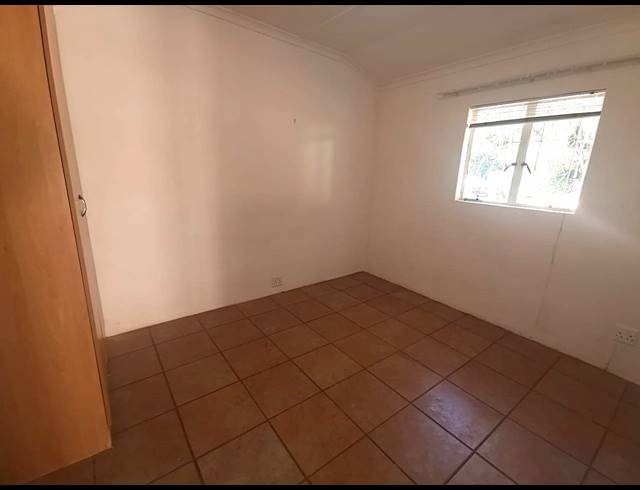 1 BEDROOM FREESTANDING TO LET IN HILLCREST CENTRAL